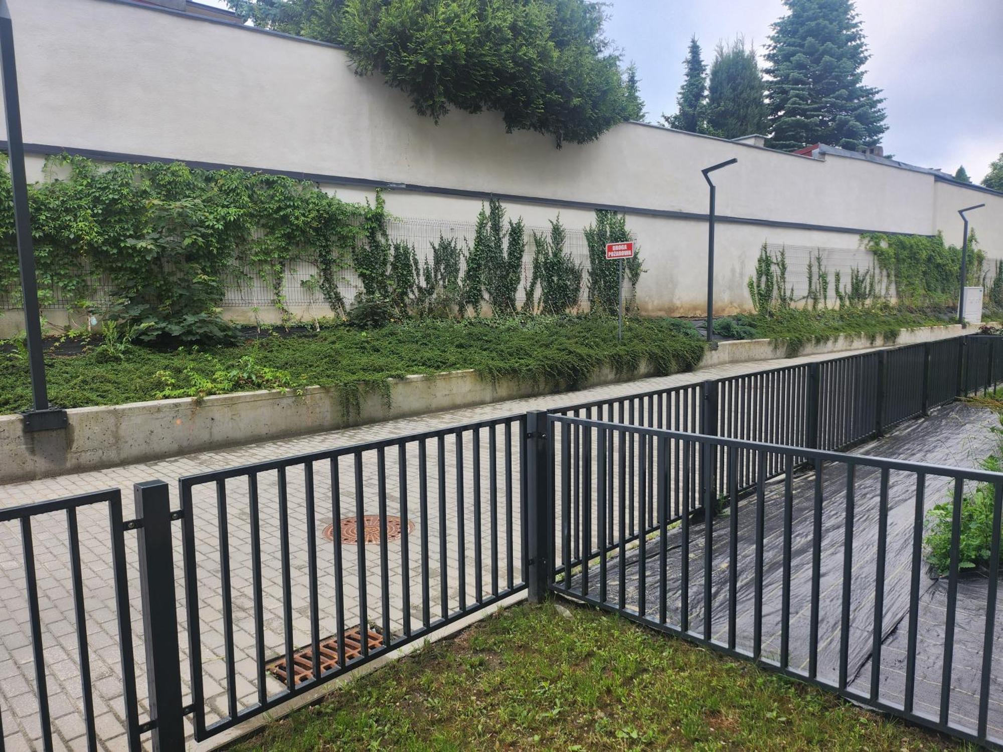 Dwa Jelonki, Ul Sciegiennego, Centrum, Garaz, Ogrodek Kielce Ngoại thất bức ảnh